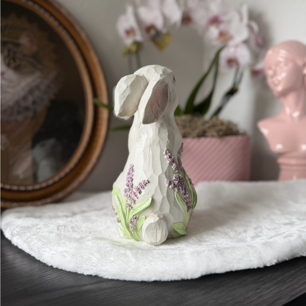 WHIMSICAL EASTER BUNNY GIRL RABBIT LAVENDER PURPLE FLOWER SEASONAL FIGURINE NEW - Picture 3 of 6